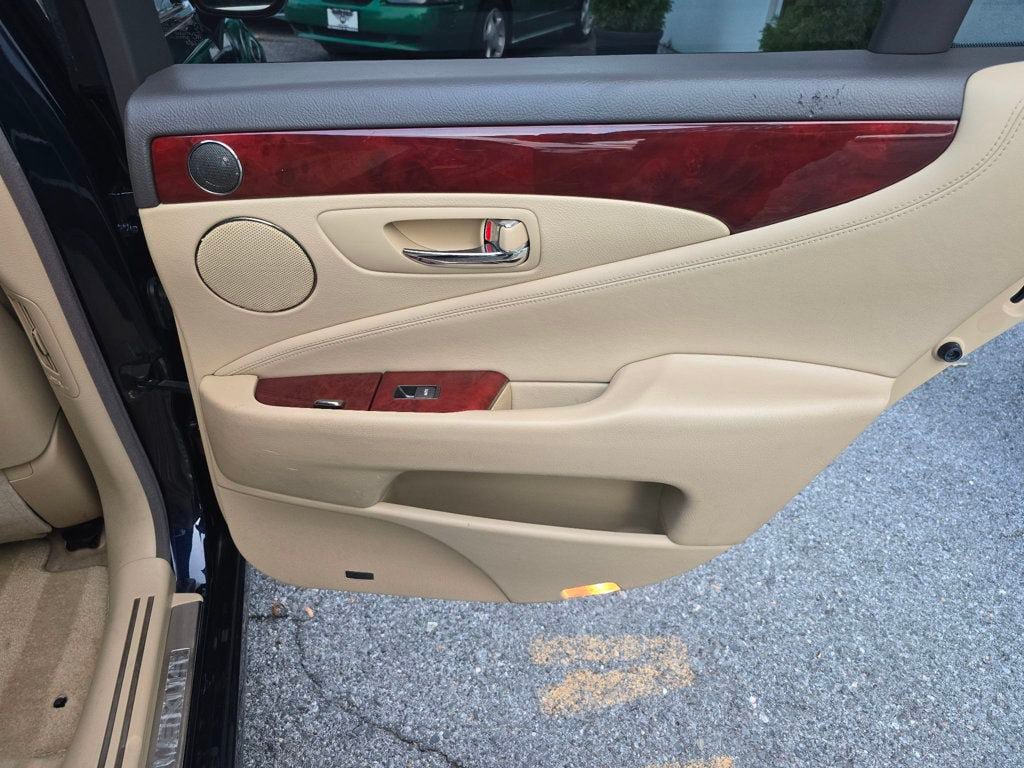 Used 2007 Lexus LS 460 RWD image 17