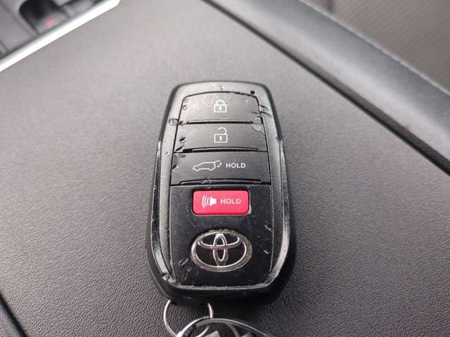 Used 2024 Toyota Highlander LE AWD/4WD image 27