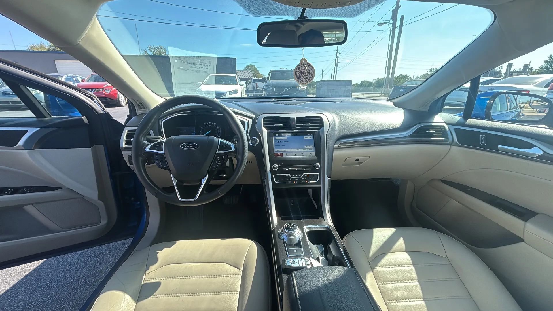Used 2017 Ford Fusion SE w/ Fusion SE Technology Package image 24