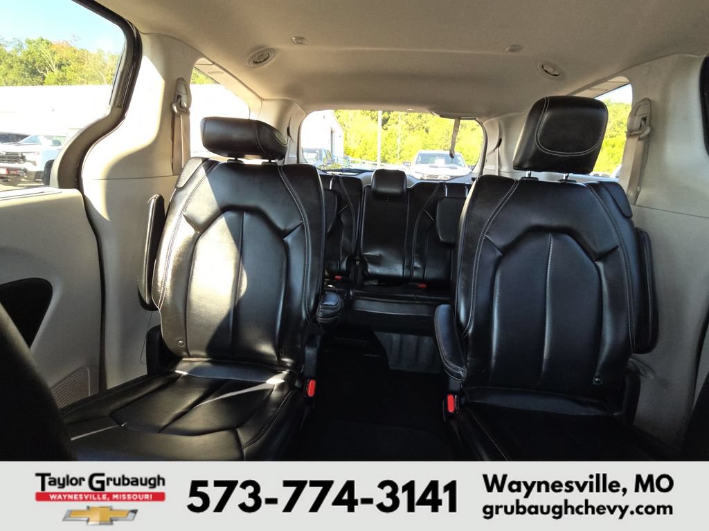 Used 2023 Chrysler Pacifica Touring-L FWD image 25