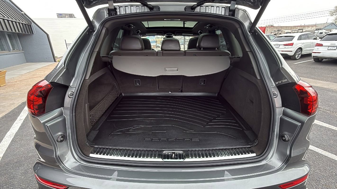 Used 2015 Porsche Cayenne S image 13