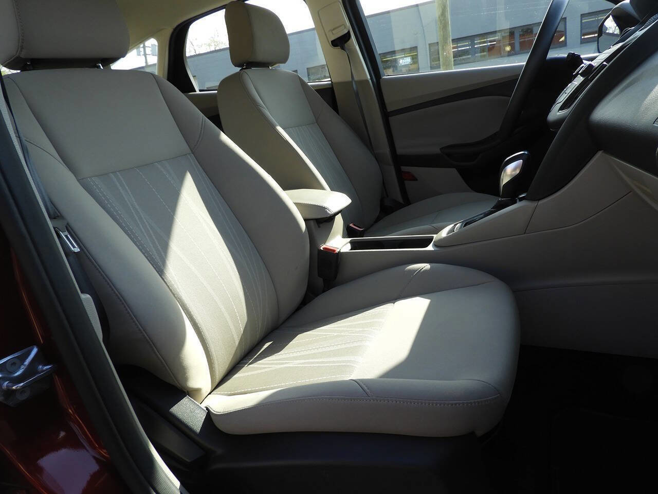 Used 2016 Ford Focus SE image 30