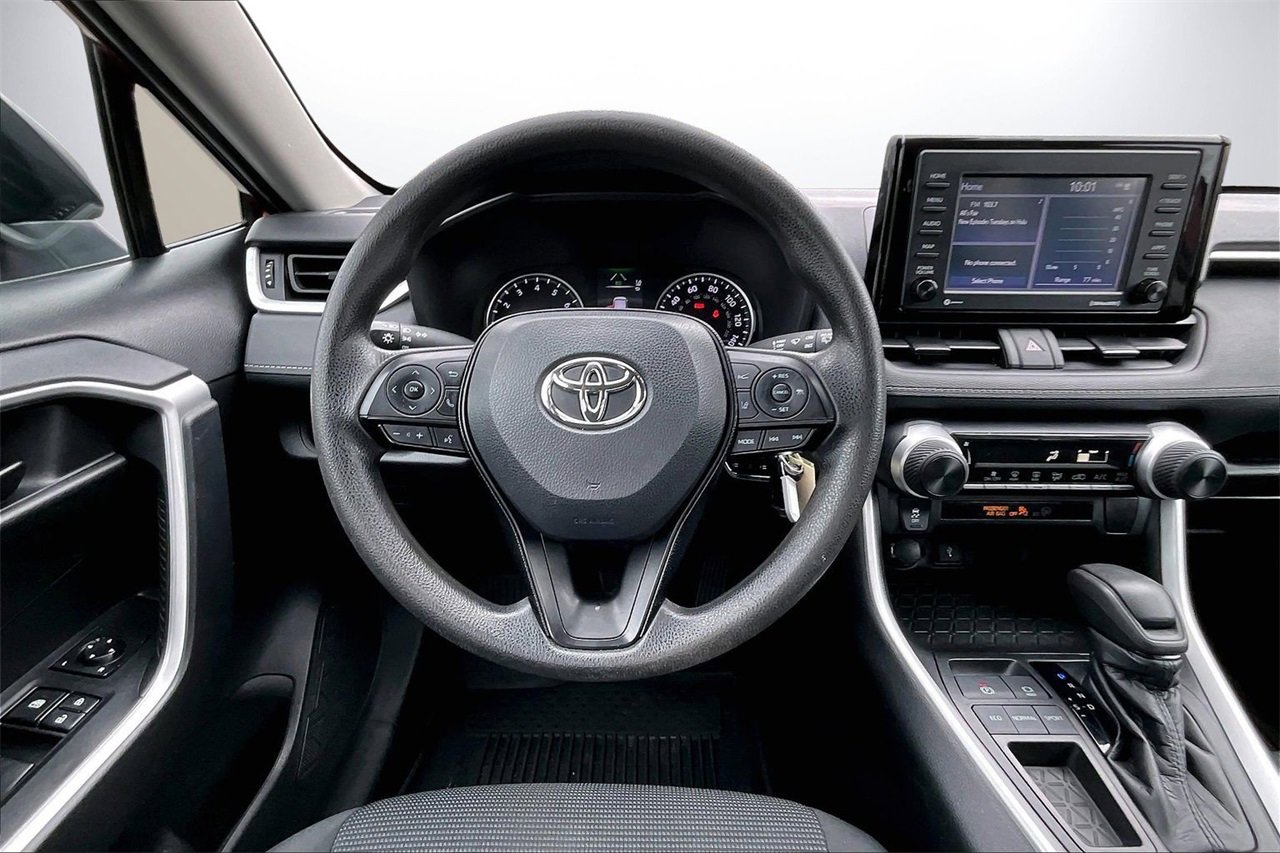 Used 2021 Toyota RAV4 LE image 10