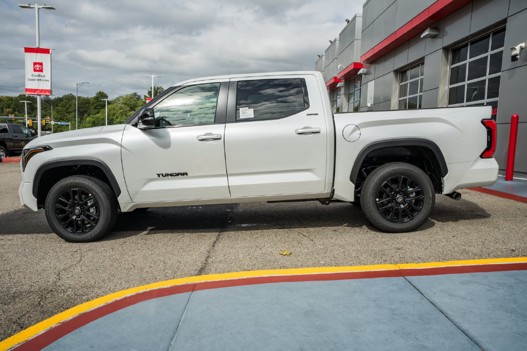 New 2026 Toyota Tundra Limited AWD/4WD image 4