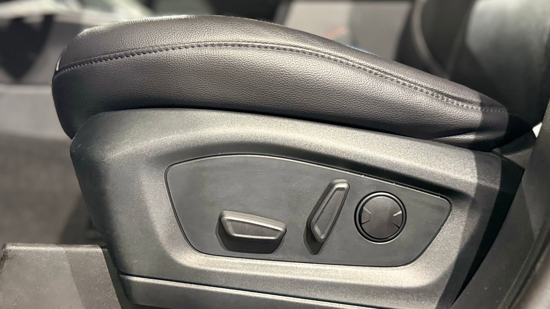 Used 2021 Ford Explorer Limited w/ Equipment Group 301A image 46