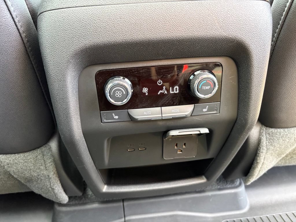 Used 2025 Chevrolet Traverse RS w/ LPO, Floor Liner Package FWD image 53