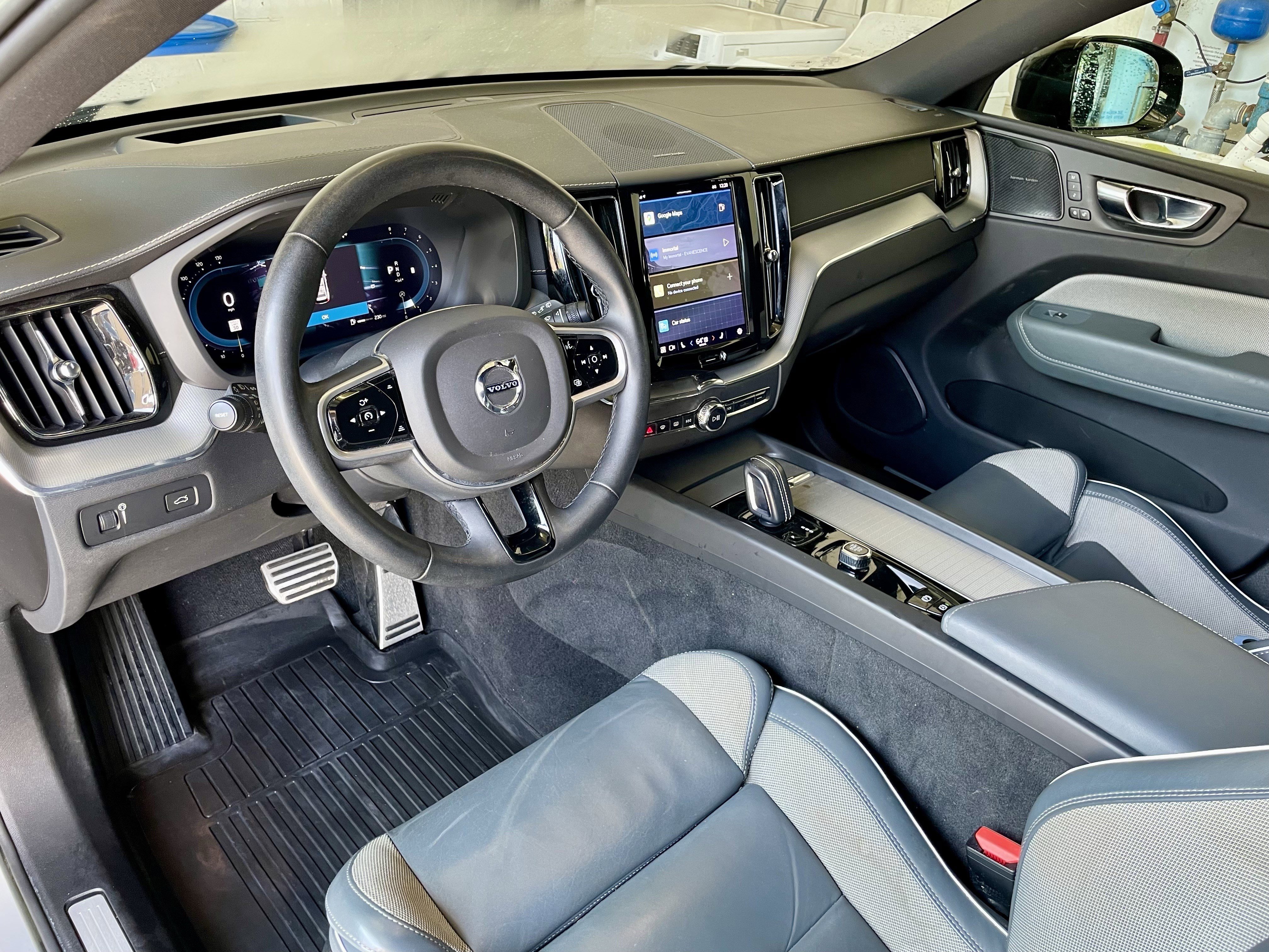 Used 2022 Volvo XC60 B6 R-Design w/ Advanced Package image 13