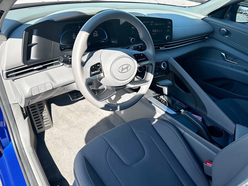 Used 2025 Hyundai Elantra Sport image 10