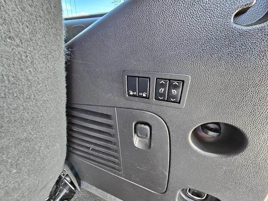 Used 2015 Cadillac Escalade Luxury image 39