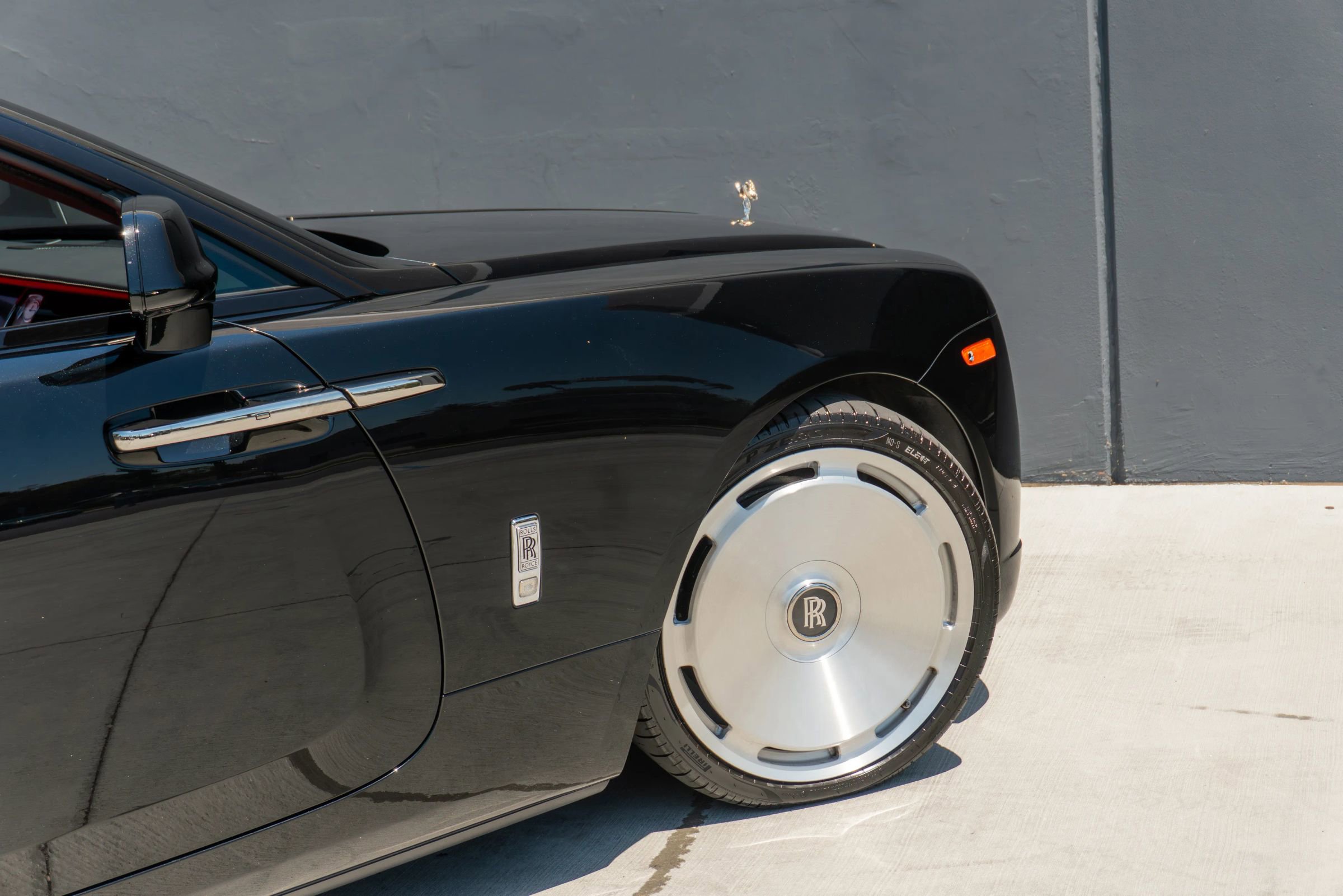Used 2019 Rolls-Royce Dawn RWD image 49