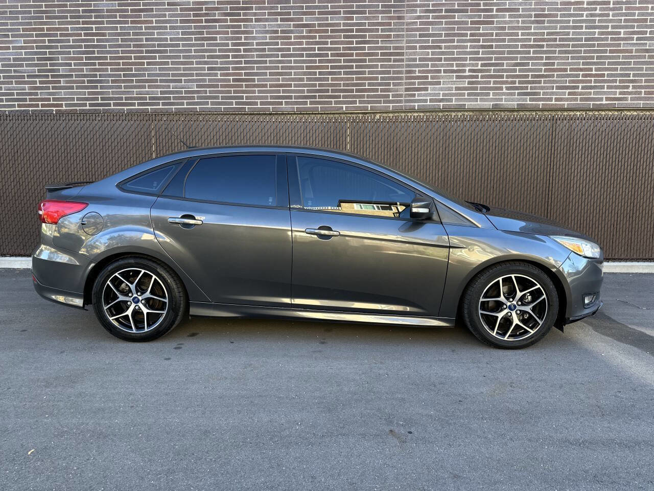 Used 2016 Ford Focus SE w/ SE Sport Package image 4