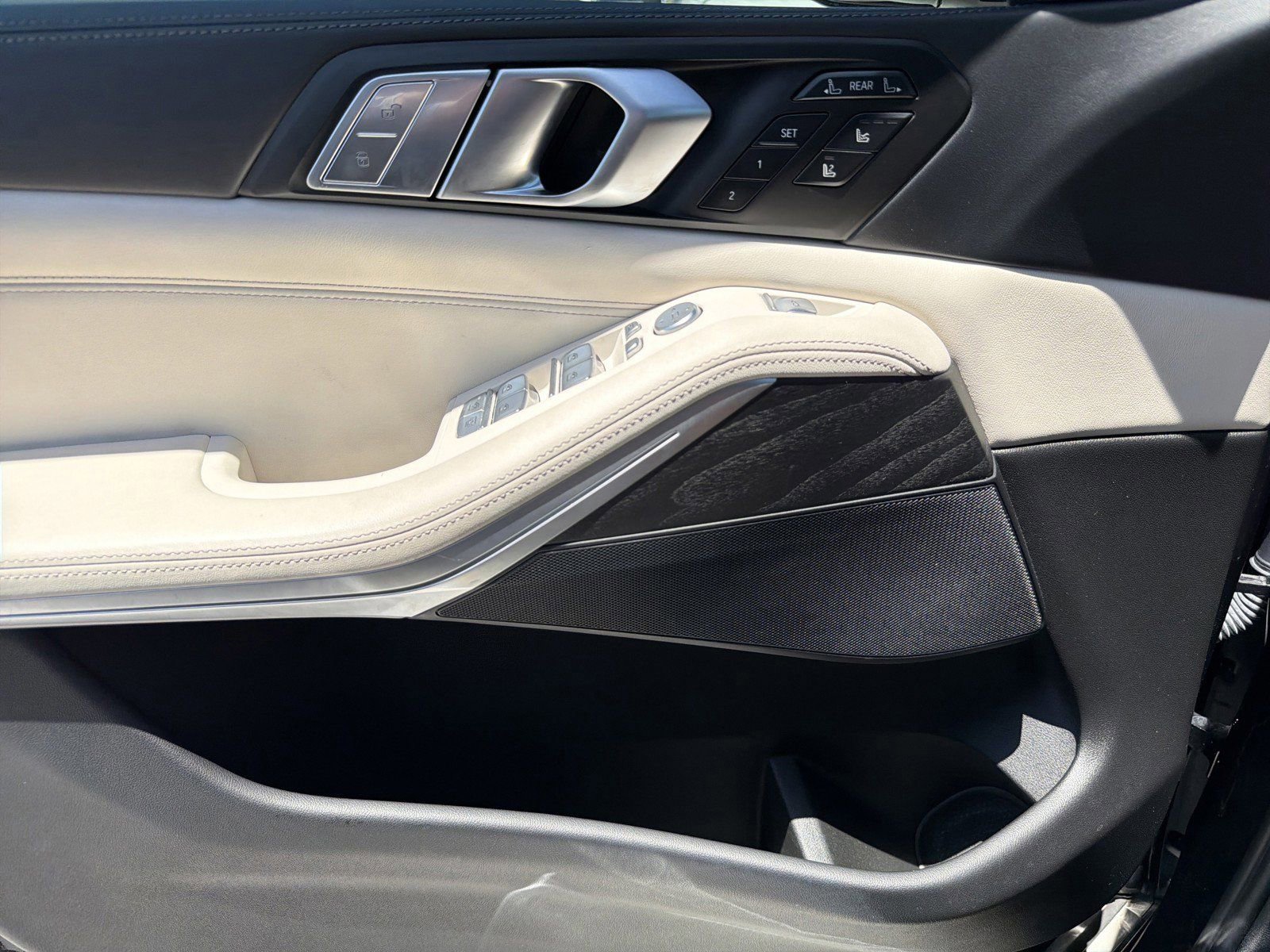 Used 2022 BMW X7 xDrive40i w/ M Sport Package AWD/4WD image 27