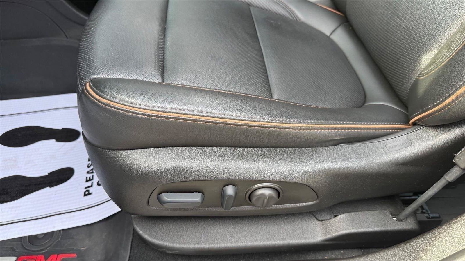 Used 2023 GMC Acadia AT4 w/ Technology Package AWD/4WD image 30
