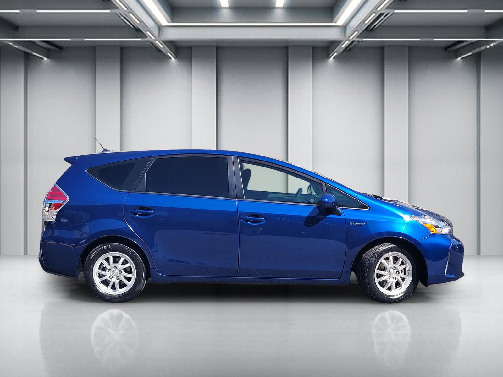 Used 2015 Toyota Prius V Three FWD image 4