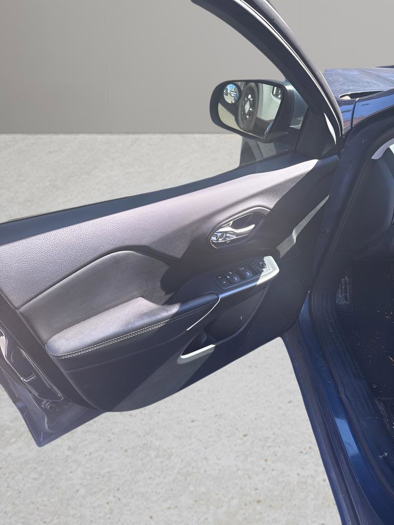 Used 2020 Jeep Cherokee Latitude image 11