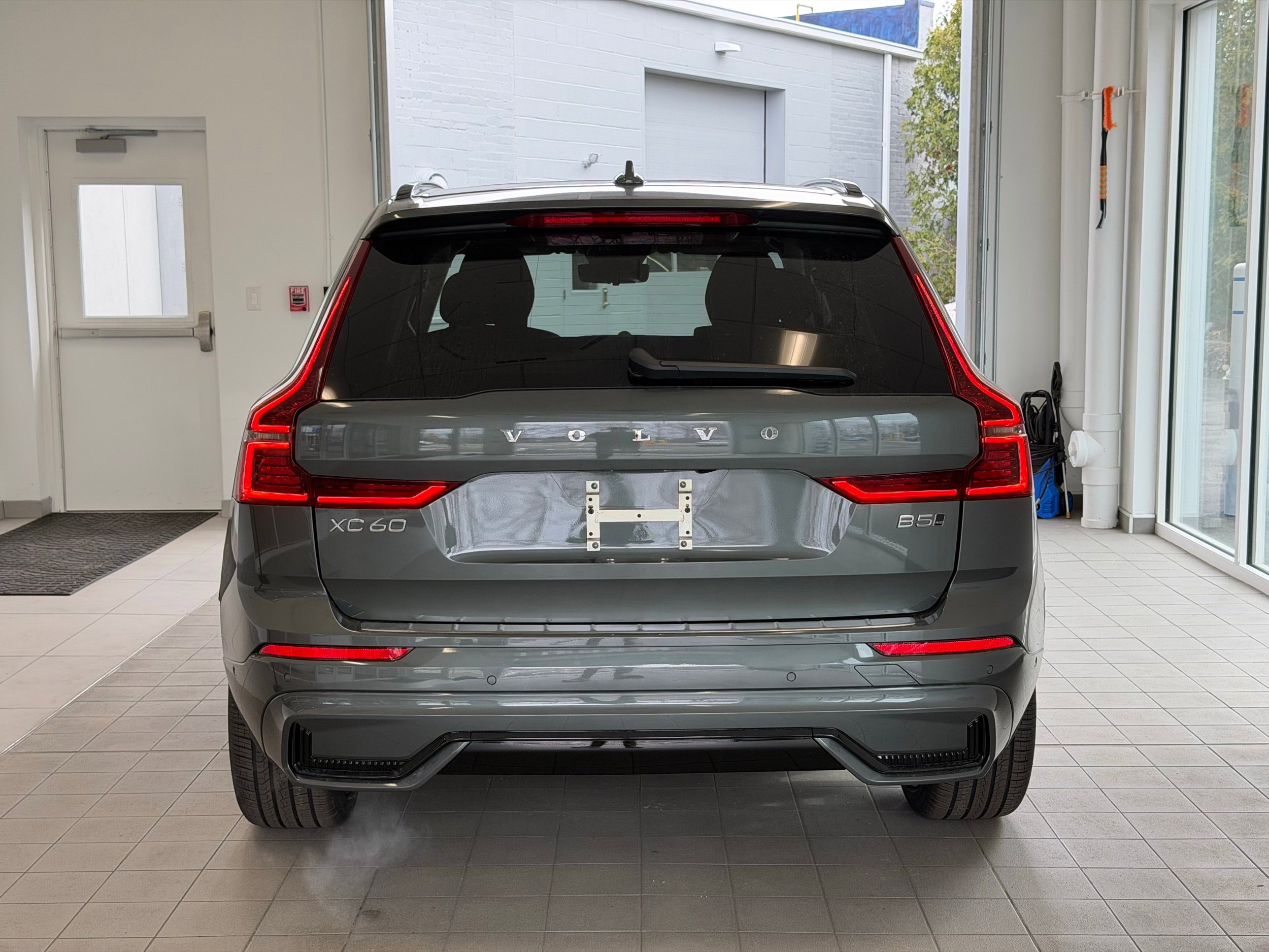 New 2026 Volvo XC60 B5 Ultra w/ Protection Package Premier AWD/4WD image 7