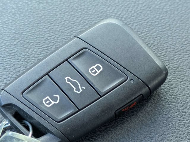 Certified 2025 Volkswagen Taos S FWD image 29