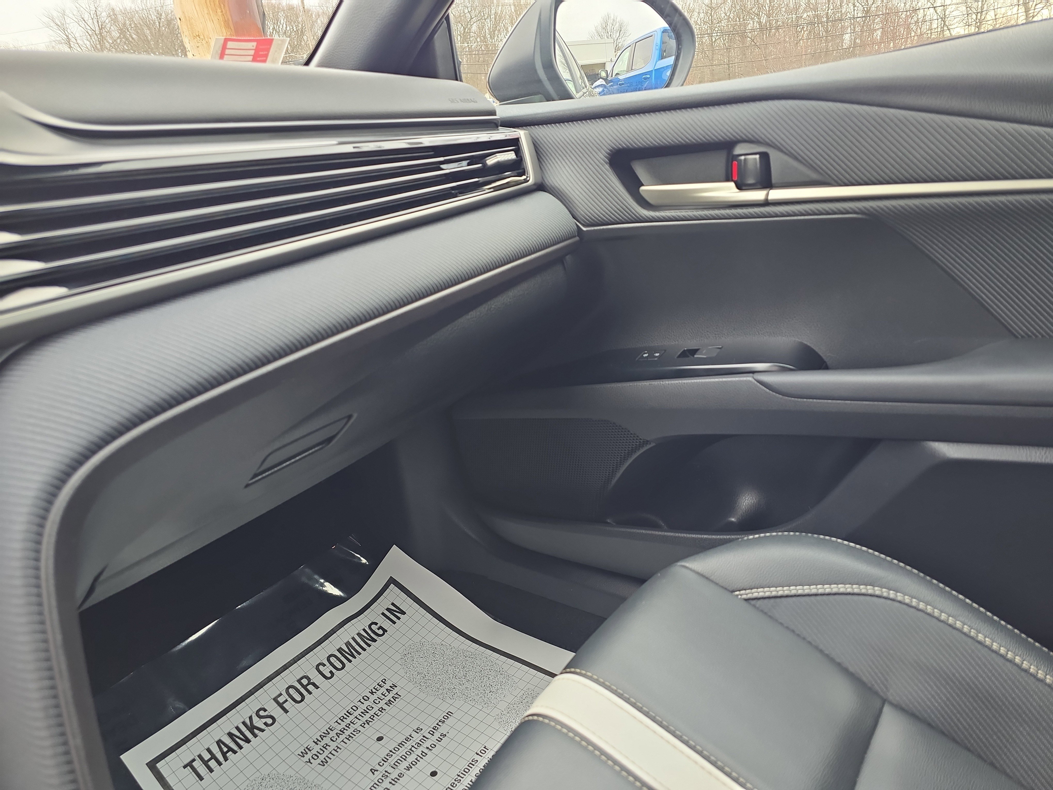 Used 2025 Toyota Camry SE FWD image 31