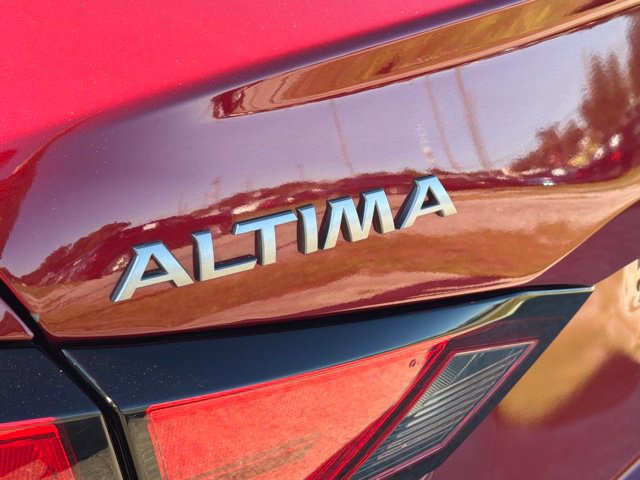 Used 2025 Nissan Altima 2.5 SV FWD image 14
