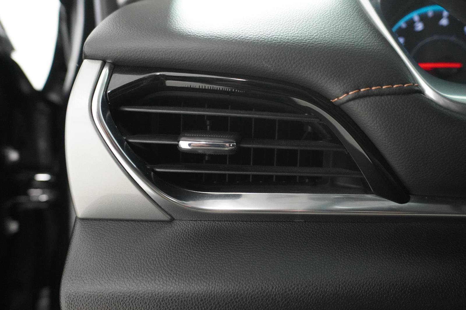 Used 2021 Chevrolet Traverse LS FWD image 19