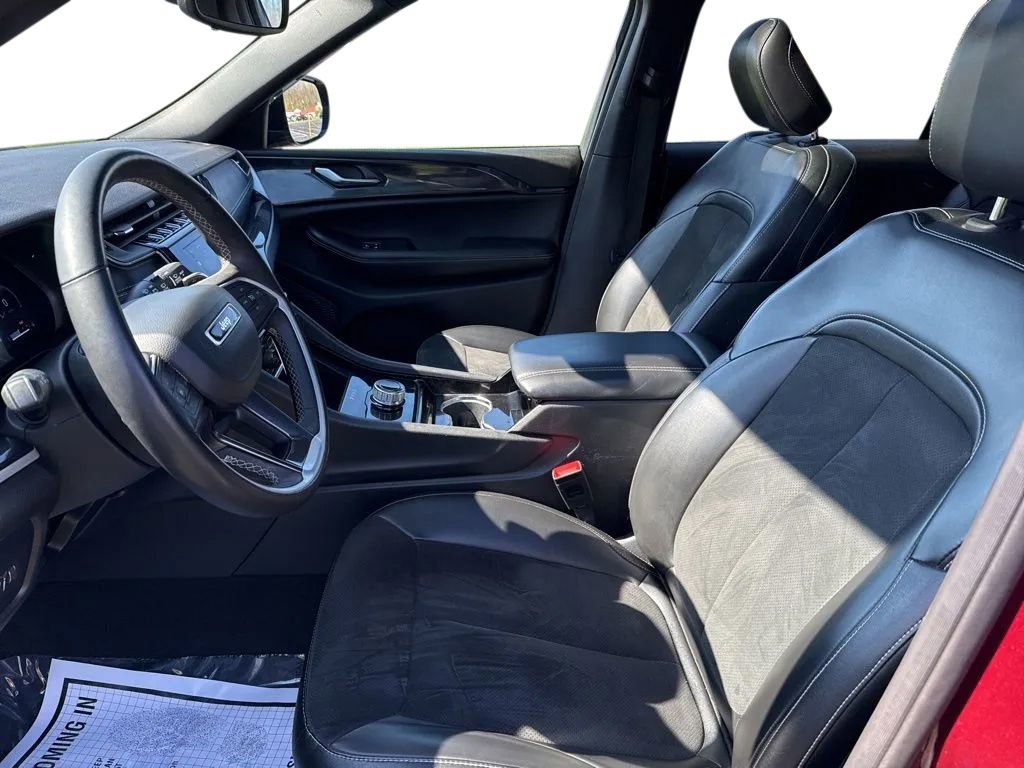 Used 2023 Jeep Grand Cherokee L Laredo image 12