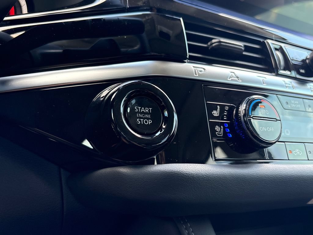 New 2026 Nissan Pathfinder Platinum w/ Accent Package FWD image 14