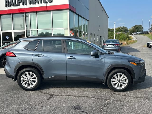 Used 2024 Toyota Corolla Cross LE w/ Moonroof Package FWD image 2
