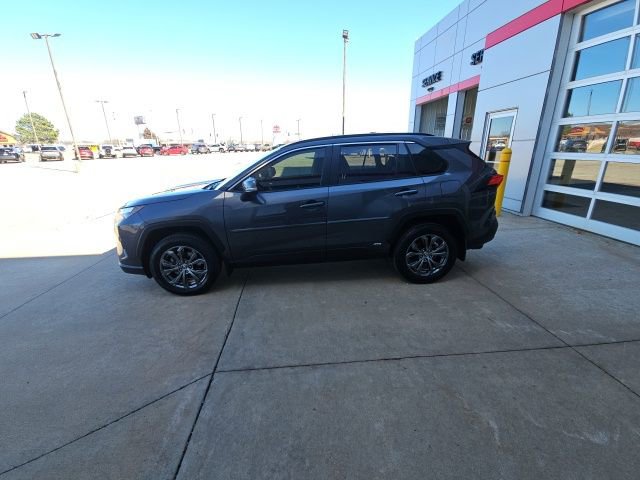 Used 2022 Toyota RAV4 XLE Premium image 4