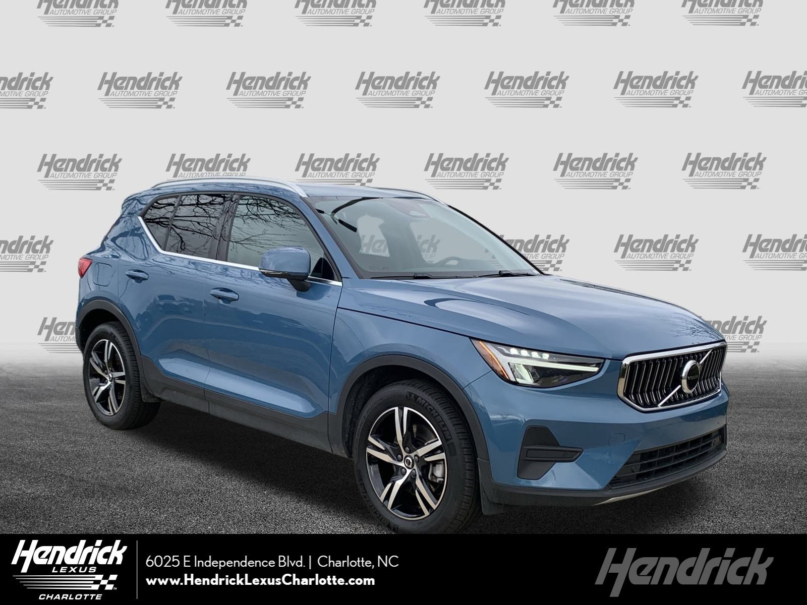 Used 2025 Volvo XC40 B5 Core