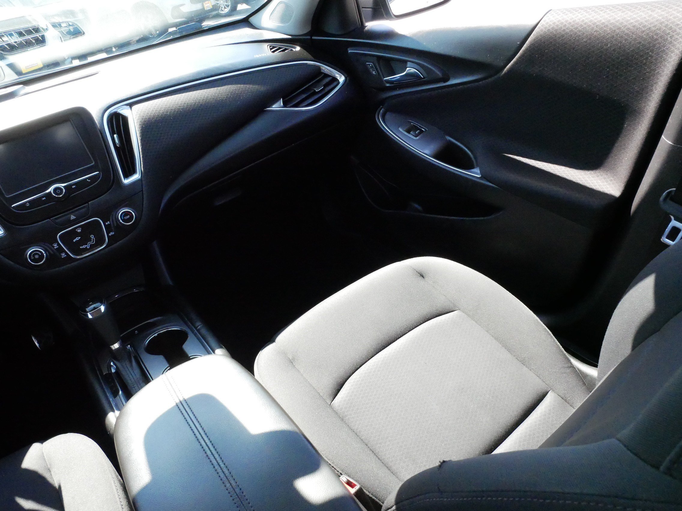 Used 2018 Chevrolet Malibu LT FWD image 11