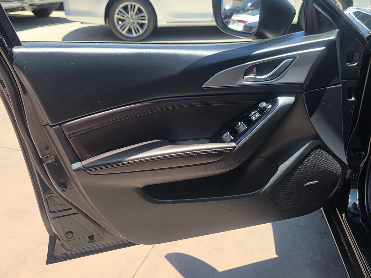 Used 2018 MAZDA MAZDA3 Touring FWD image 25