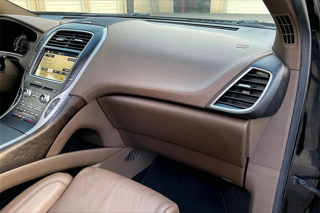 Used 2016 Lincoln MKX Reserve w/ Climate Package image 16