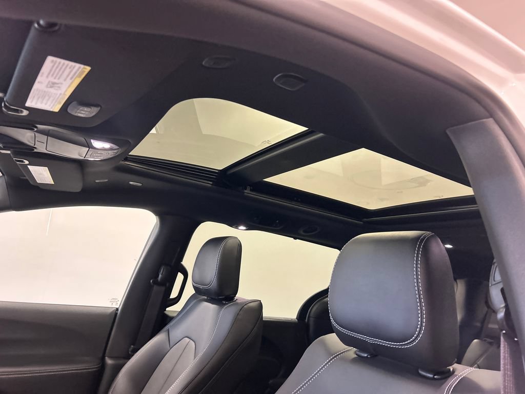 New 2027 Chrysler Pacifica Select FWD image 28