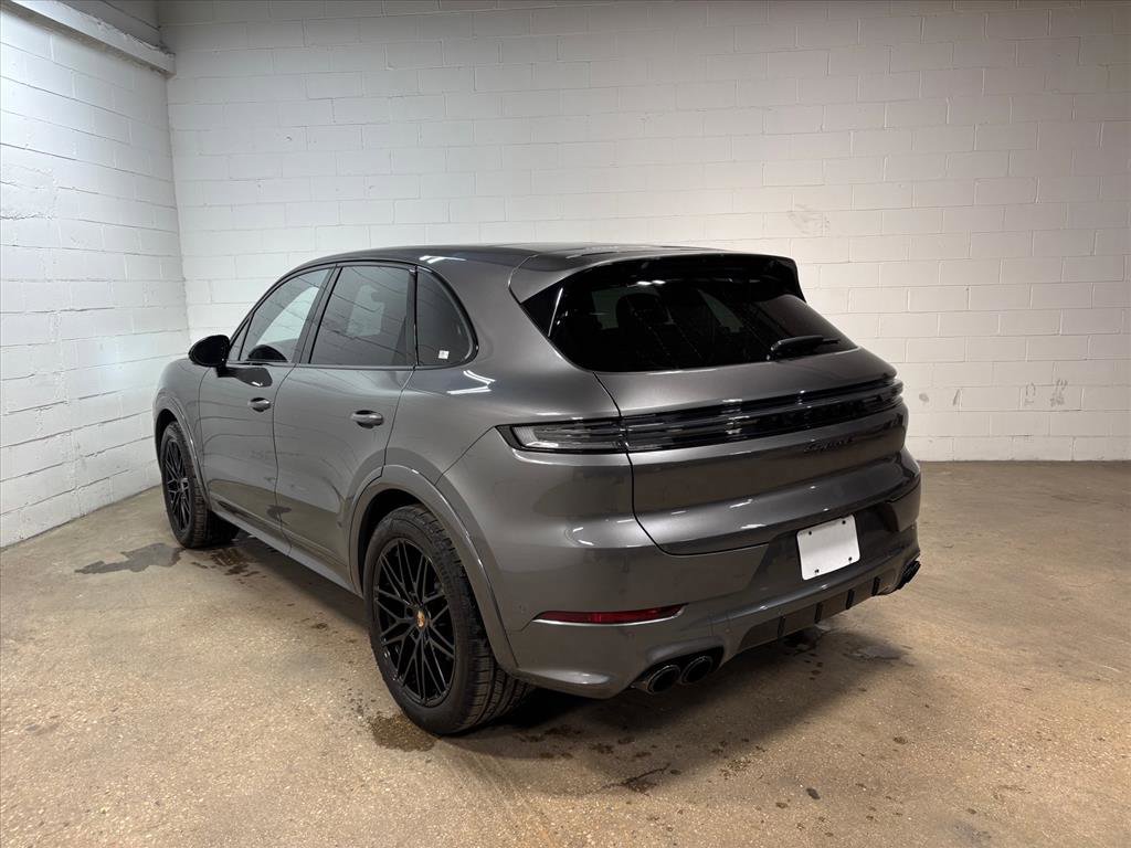 Used 2025 Porsche Cayenne S image 9
