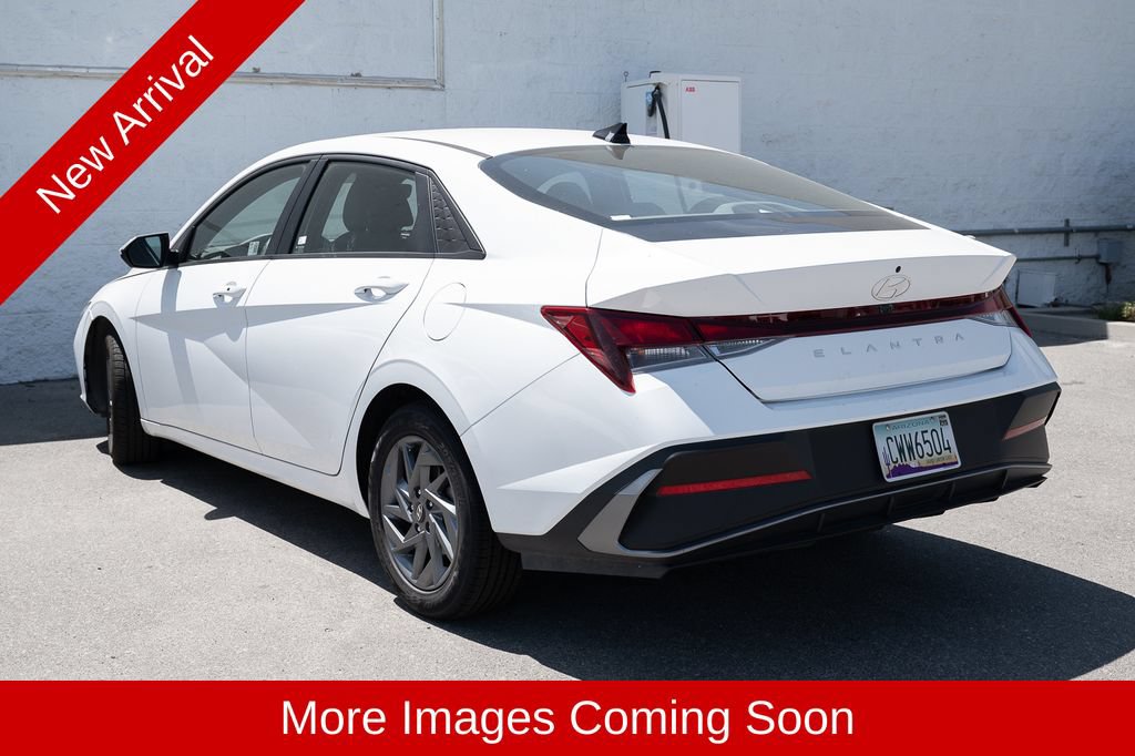 Used 2024 Hyundai Elantra SEL FWD image 5