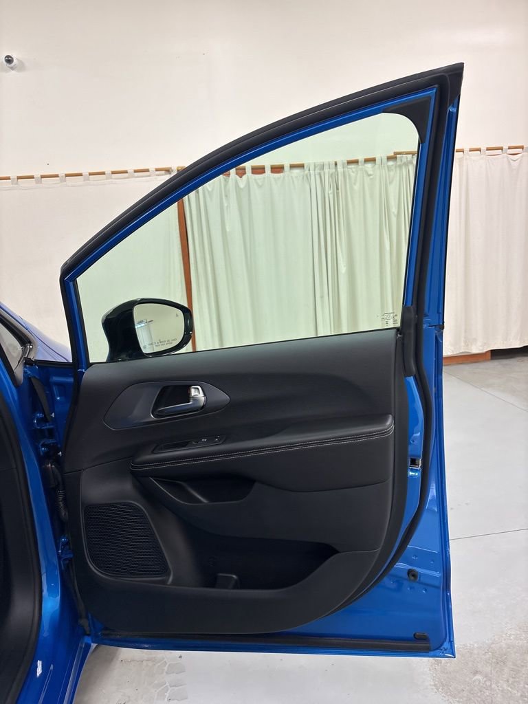 New 2026 Chrysler Pacifica Select FWD image 29