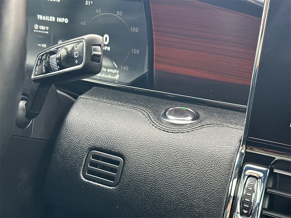 Used 2021 Lincoln Navigator Reserve image 38