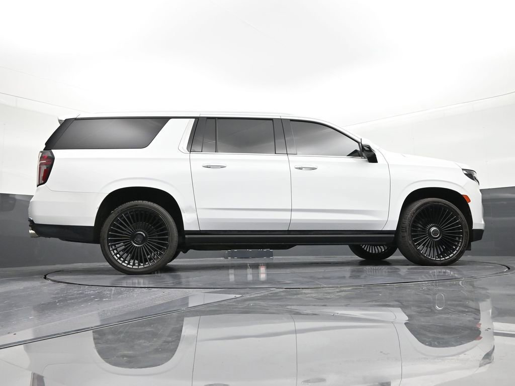 Used 2021 Chevrolet Suburban High Country w/ Premium Package 2 AWD/4WD image 25