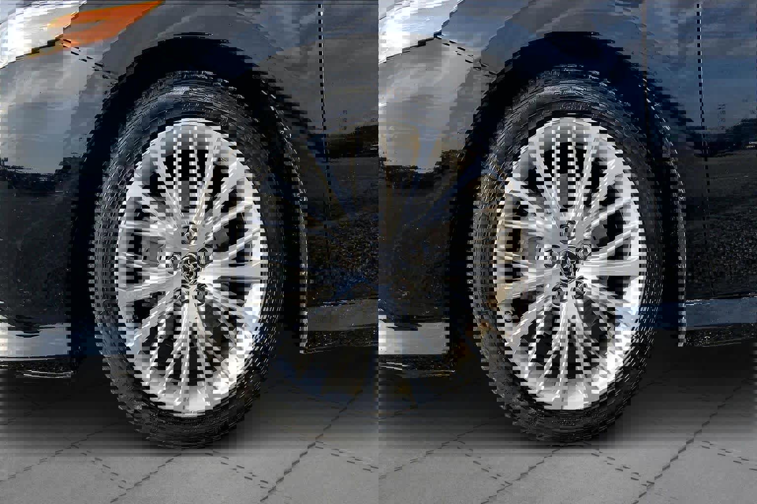 Used 2019 Toyota Camry XLE image 11