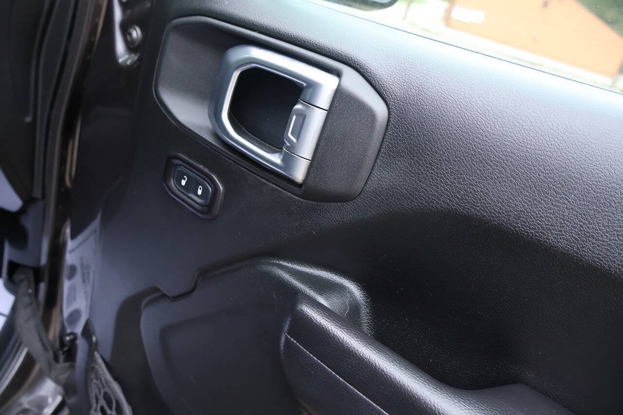 Used 2018 Jeep Wrangler Unlimited Sport S AWD/4WD image 28