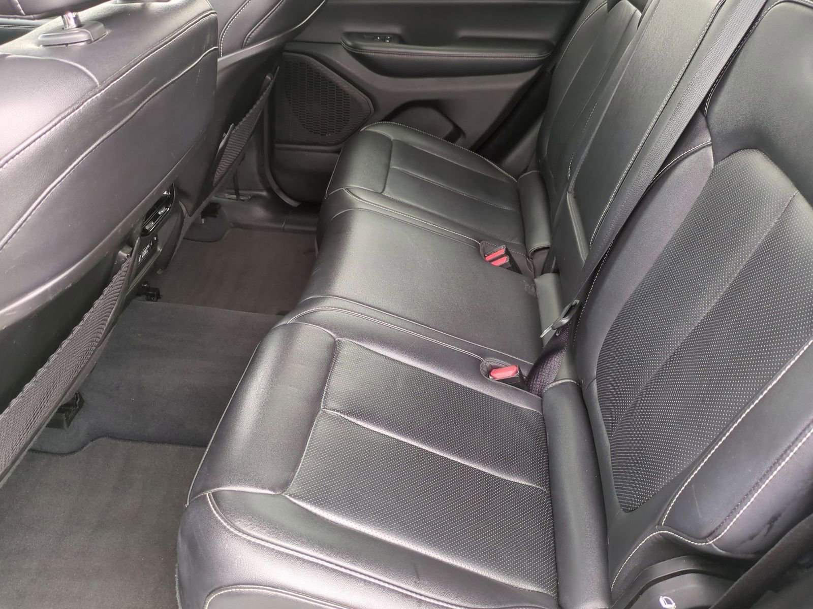 Used 2023 Jeep Grand Cherokee Limited w/ Luxury Tech Group II image 24