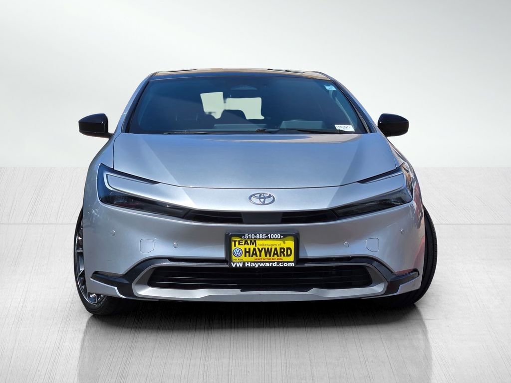 Used 2024 Toyota Prius XLE FWD image 3