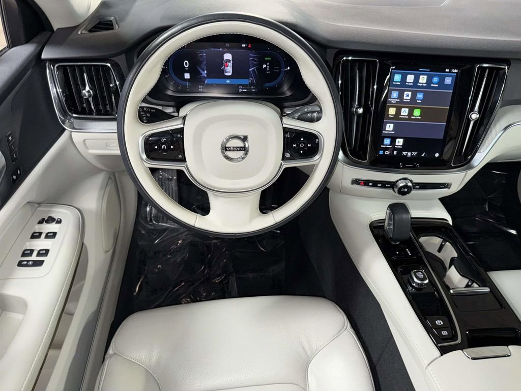 Used 2025 Volvo S60 T8 Plus image 4