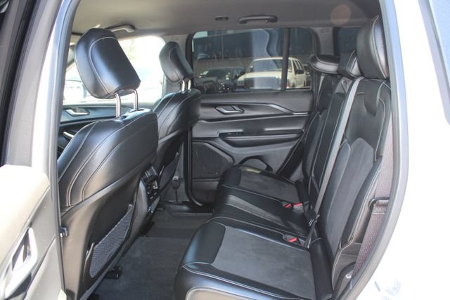Used 2025 Jeep Grand Cherokee Altitude RWD image 36