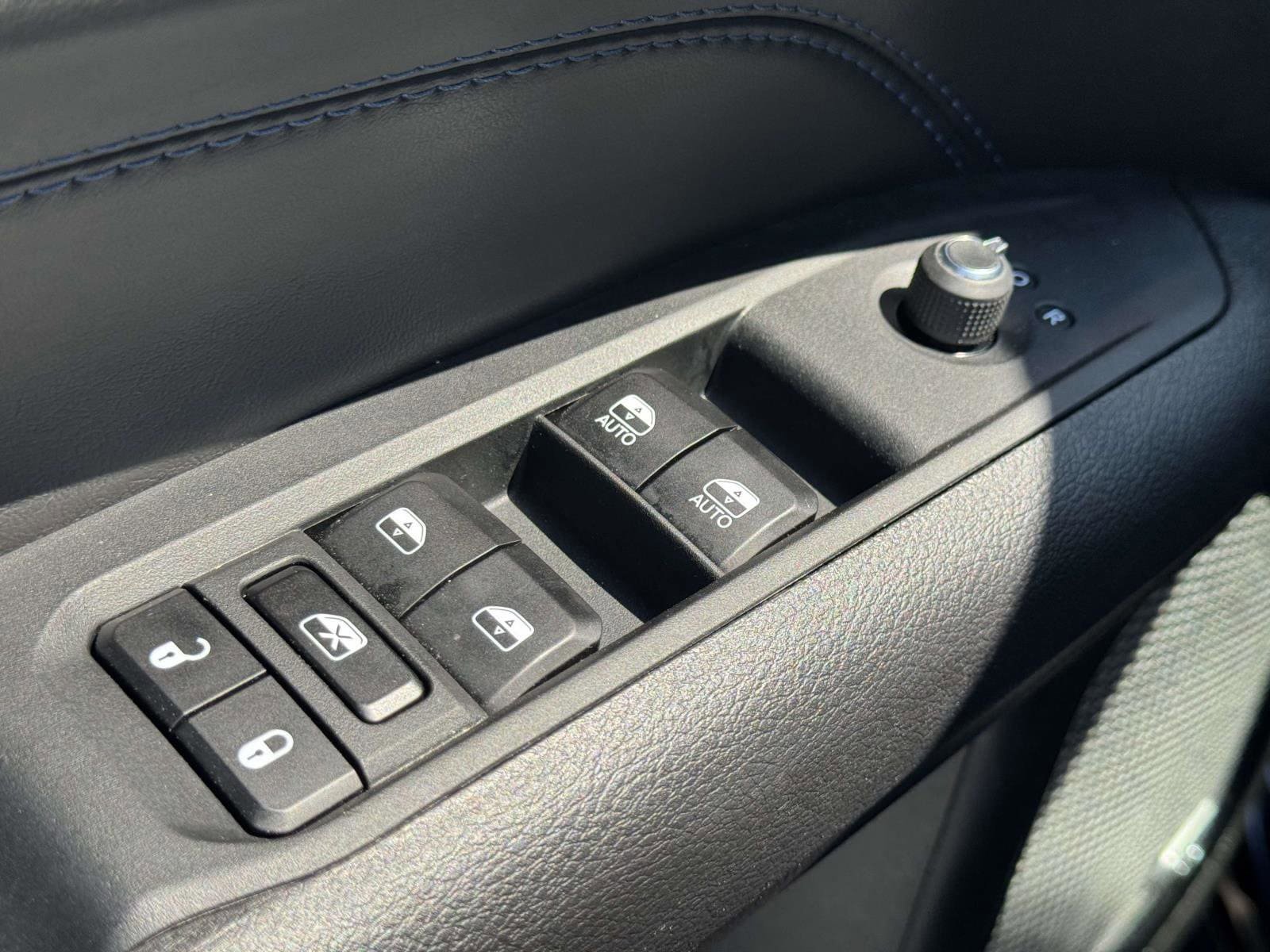 Used 2025 Jeep Compass Limited w/ Sun & Sound Group AWD/4WD image 17