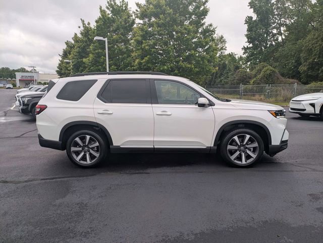 Used 2024 Honda Pilot Touring image 3