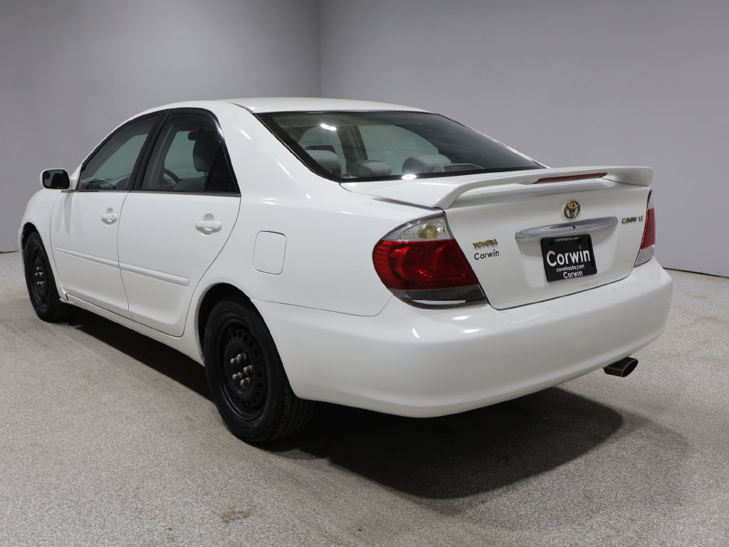 Used 2005 Toyota Camry LE FWD image 9