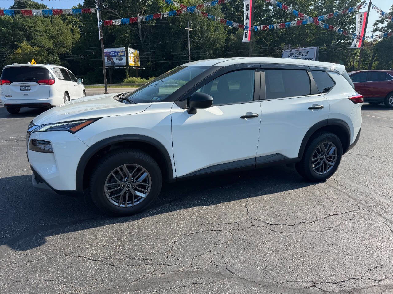 Used 2023 Nissan Rogue S image 5