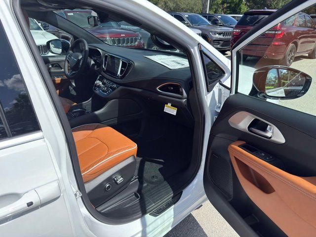 New 2026 Chrysler Pacifica Pinnacle w/ Trailer Tow Group image 33