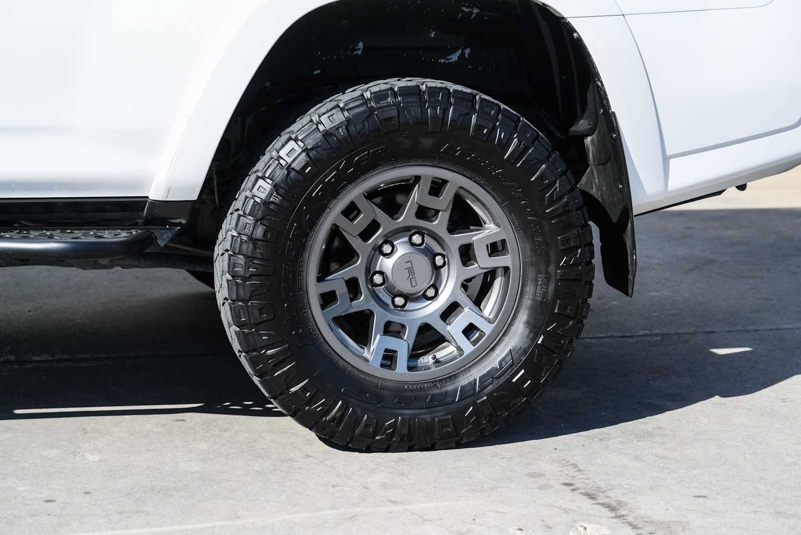 Used 2020 Toyota 4Runner Venture w/ Moonroof Package AWD/4WD image 18